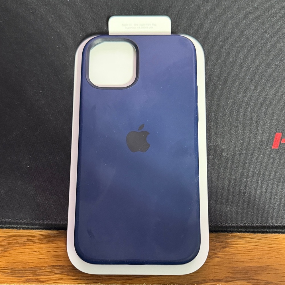 Apple iPhone 12/12 Pro Silicone Case - Dark Blue - Picture 2 of 3